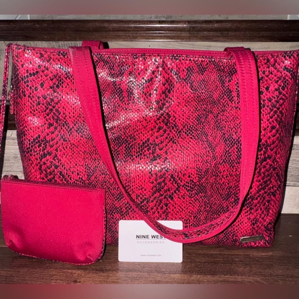 ✅ Cute 🥰 Nine West Burgundy Merlot Wine Red Snake Print Purse Handbag 👜 10.5” H…